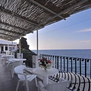 Villaggio - Isola Di 3* Estrómboli
